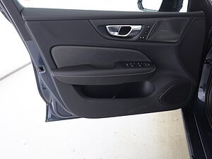Volvo  +B5+Mild-Hybrid+AWD+PDCv/h+Sitzhzgv/h+360°Kam