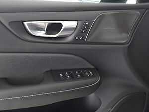 Volvo  +B5+Mild-Hybrid+AWD+PDCv/h+Sitzhzgv/h+360°Kam