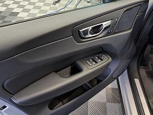 Volvo  +B4+GT+Mild-Hybrid+Diesel+Plus Dark+Keyless+
