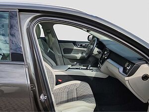 Volvo  +B4+Mild-Hybrid+Diesel+AWD+GT+Cross  Country+