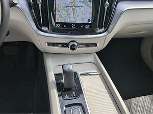 Volvo  +B4+Mild-Hybrid+Diesel+AWD+GT+Cross  Country+