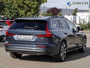 Volvo  +B3+CORE+Benzin+NAVI+LM+SHZ+BLUET+KAMERA+LKHZ