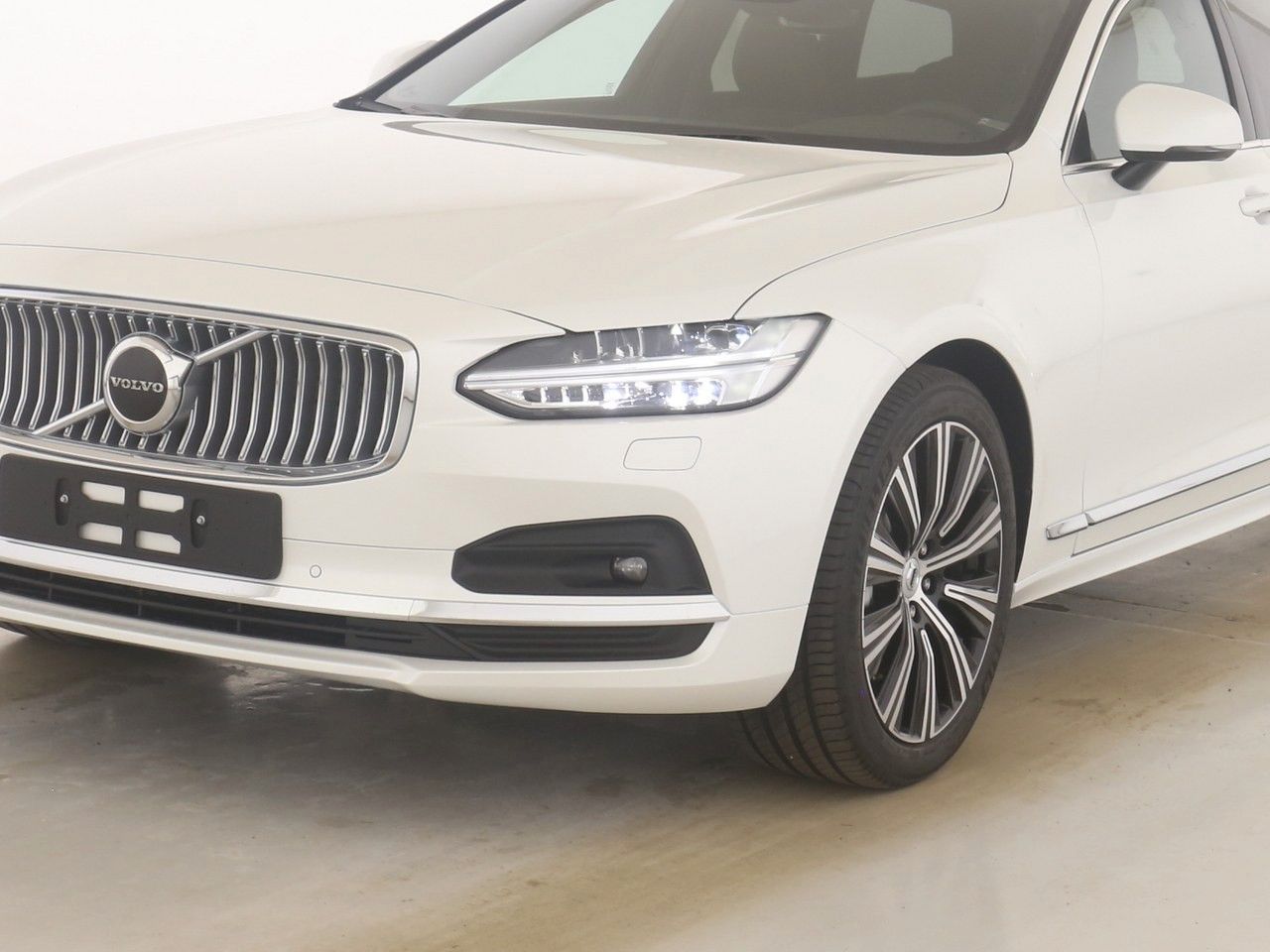 Volvo  V90 Plus, B4 Mild-Hybrid, Diesel, Bright