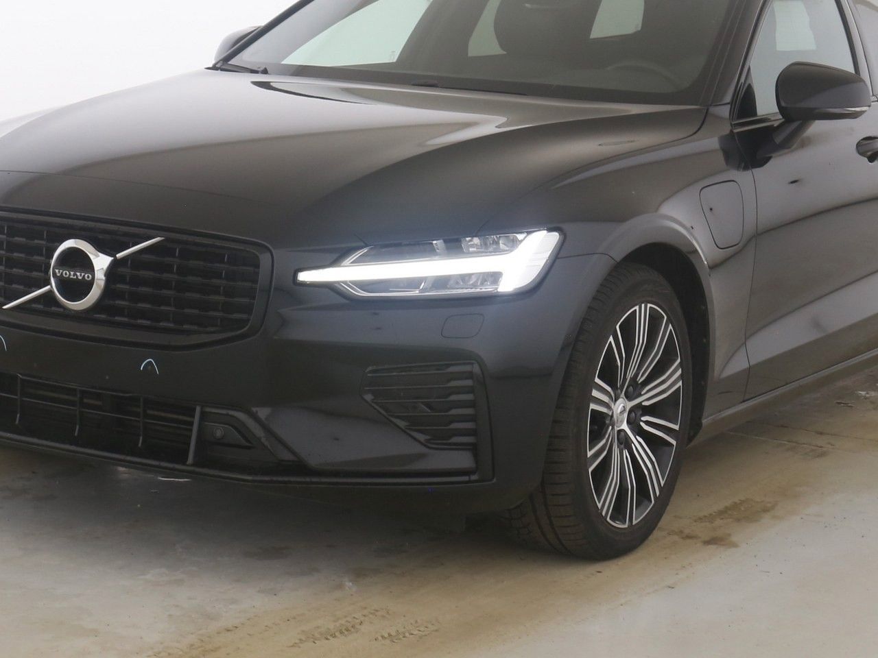 Volvo  Recharge R-Design T6 AWD Plug-in Hybrid