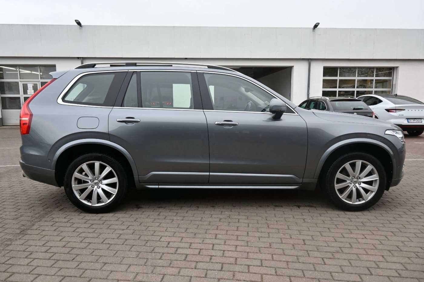 Volvo  D5 AWD Autom. Momentum*STDHZG*BLIS*RFK*AHK