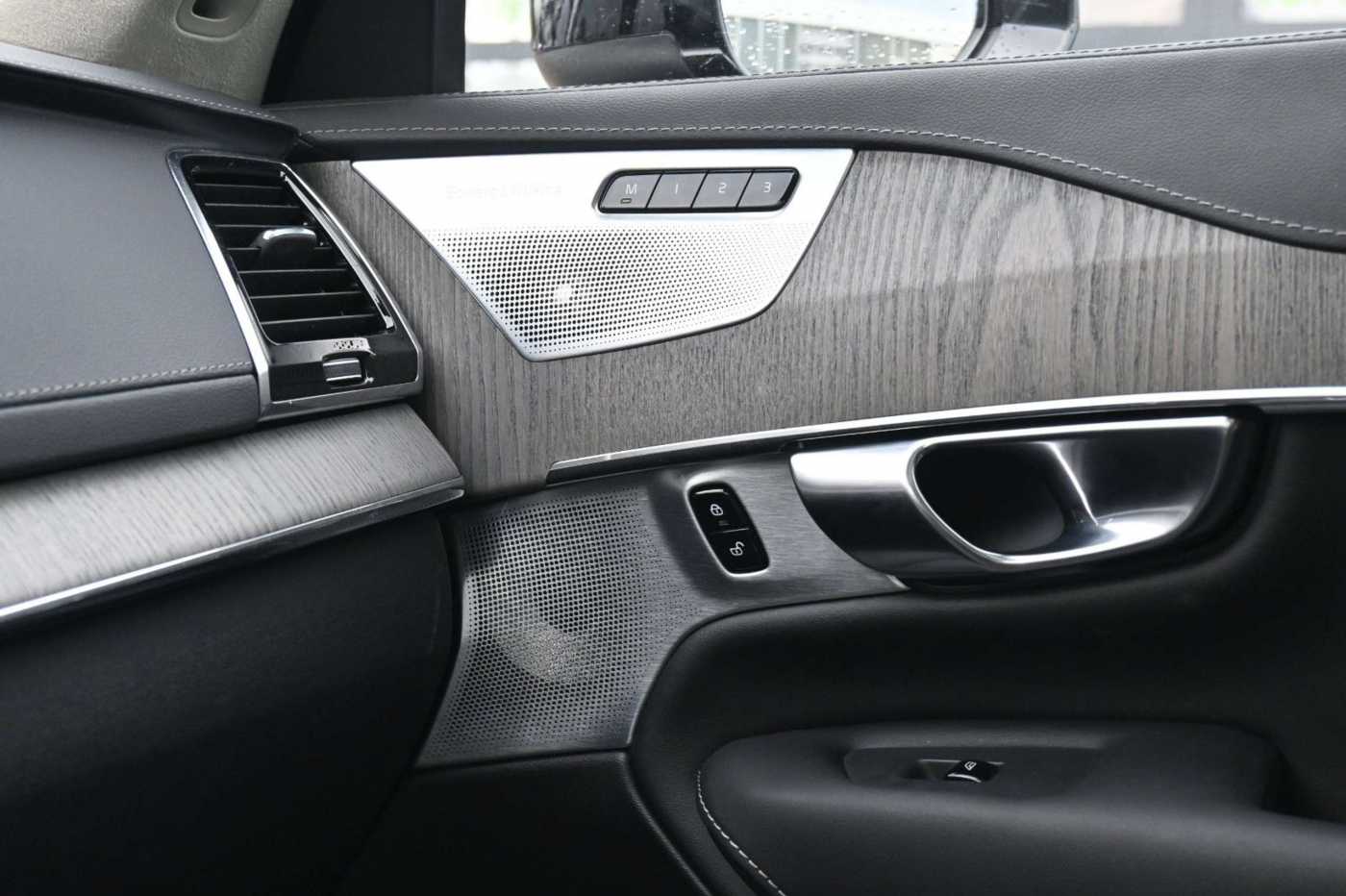 Volvo  Ultimate Bright AWD*MASS*LUFT*B&W*360°*22'*