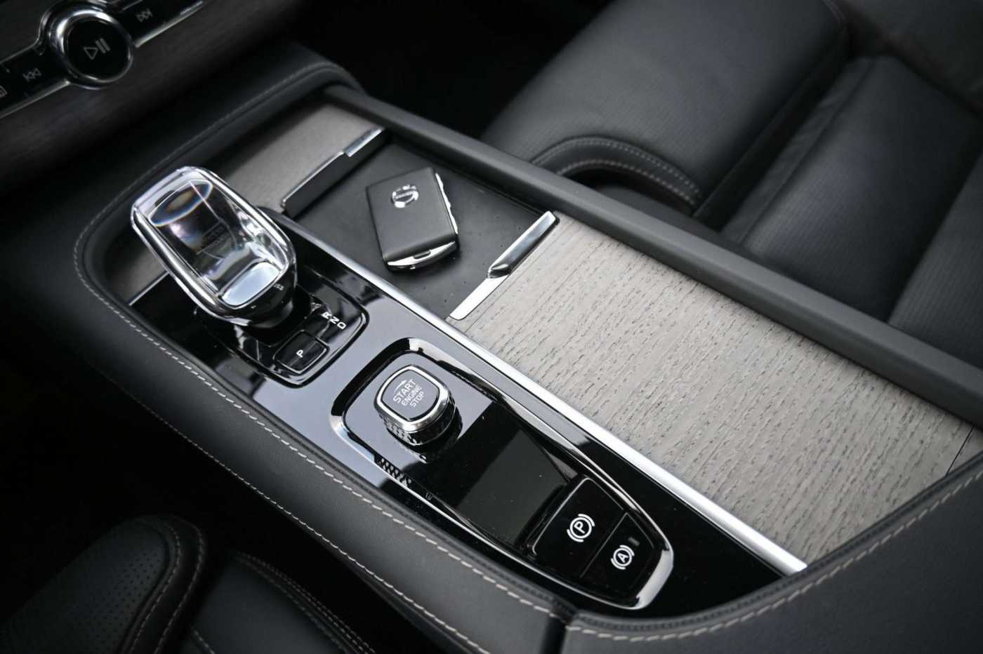 Volvo  Ultimate Bright AWD*MASS*LUFT*B&W*360°*22'*