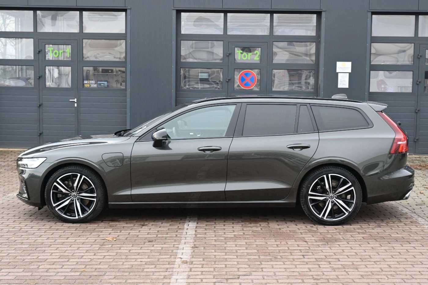 Volvo  Recharge T6 AWD R-Design