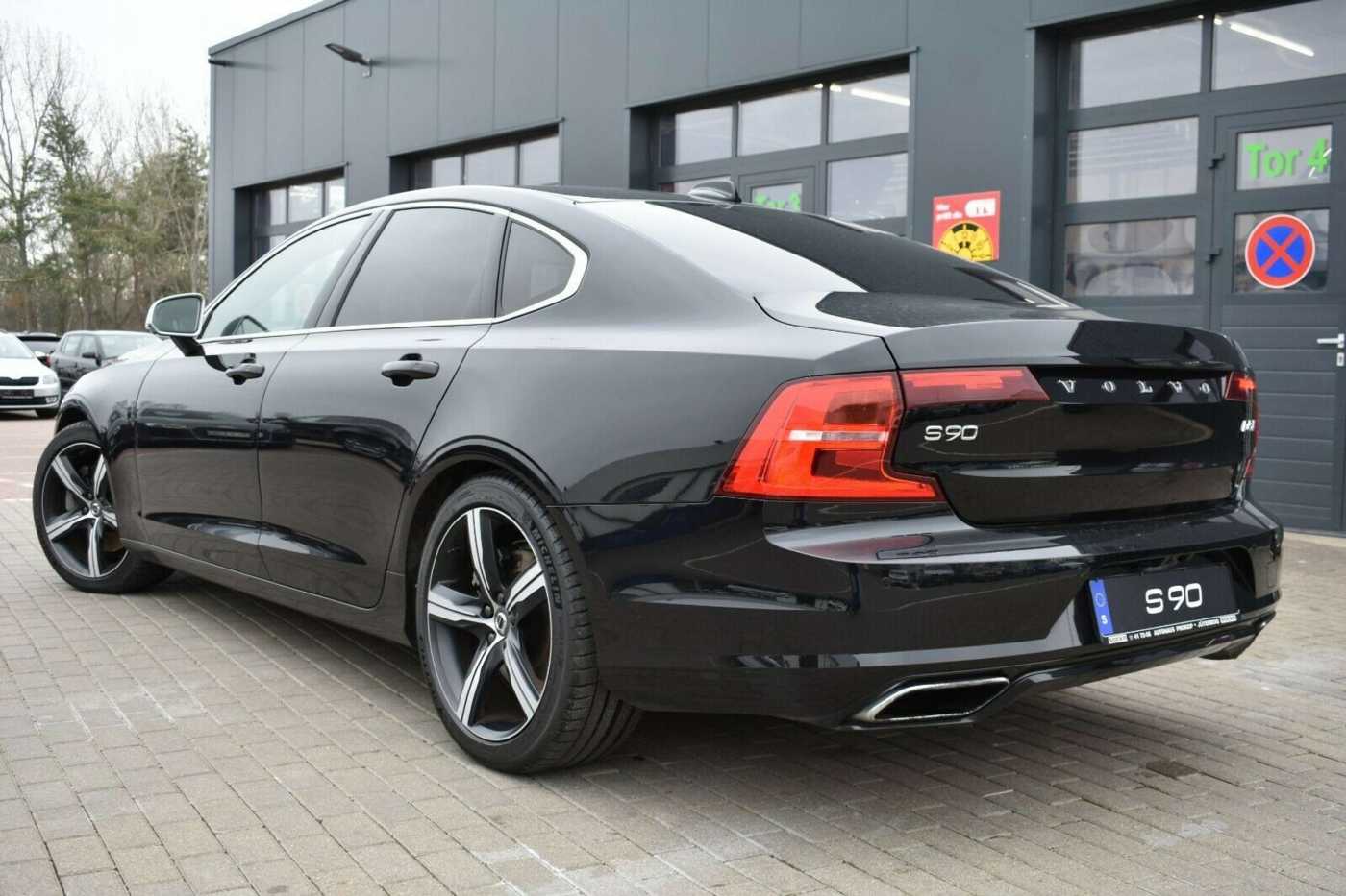 Volvo  D5 R-Design AWD Navi*Pano*RFK*HU*MIETKAUF