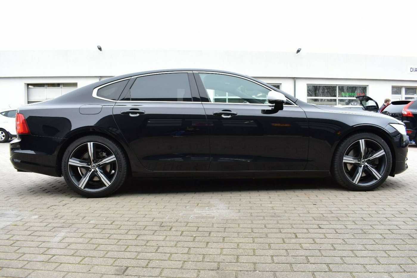 Volvo  D5 R-Design AWD Navi*Pano*RFK*HU*MIETKAUF