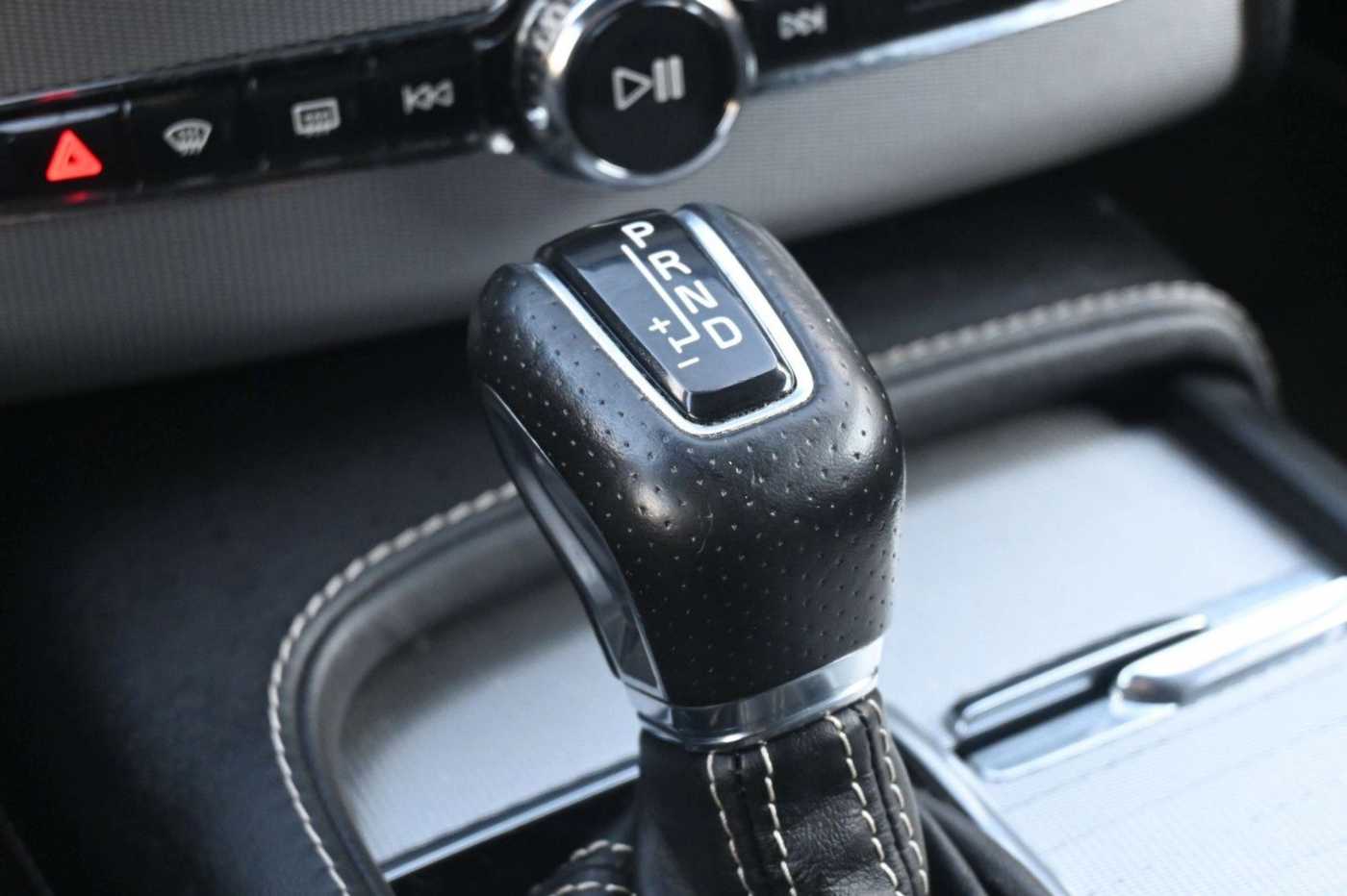 Volvo  Mietkauf *XC90 R DesignAWD*LUFT*KAM*7Si*Mietkauf
