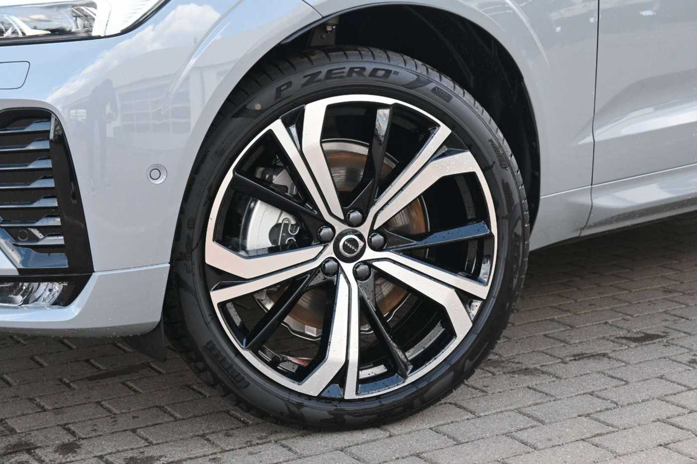 Volvo  B4 D AWD Ultimate Dark*STDHZG*360°*LUFT*ACC
