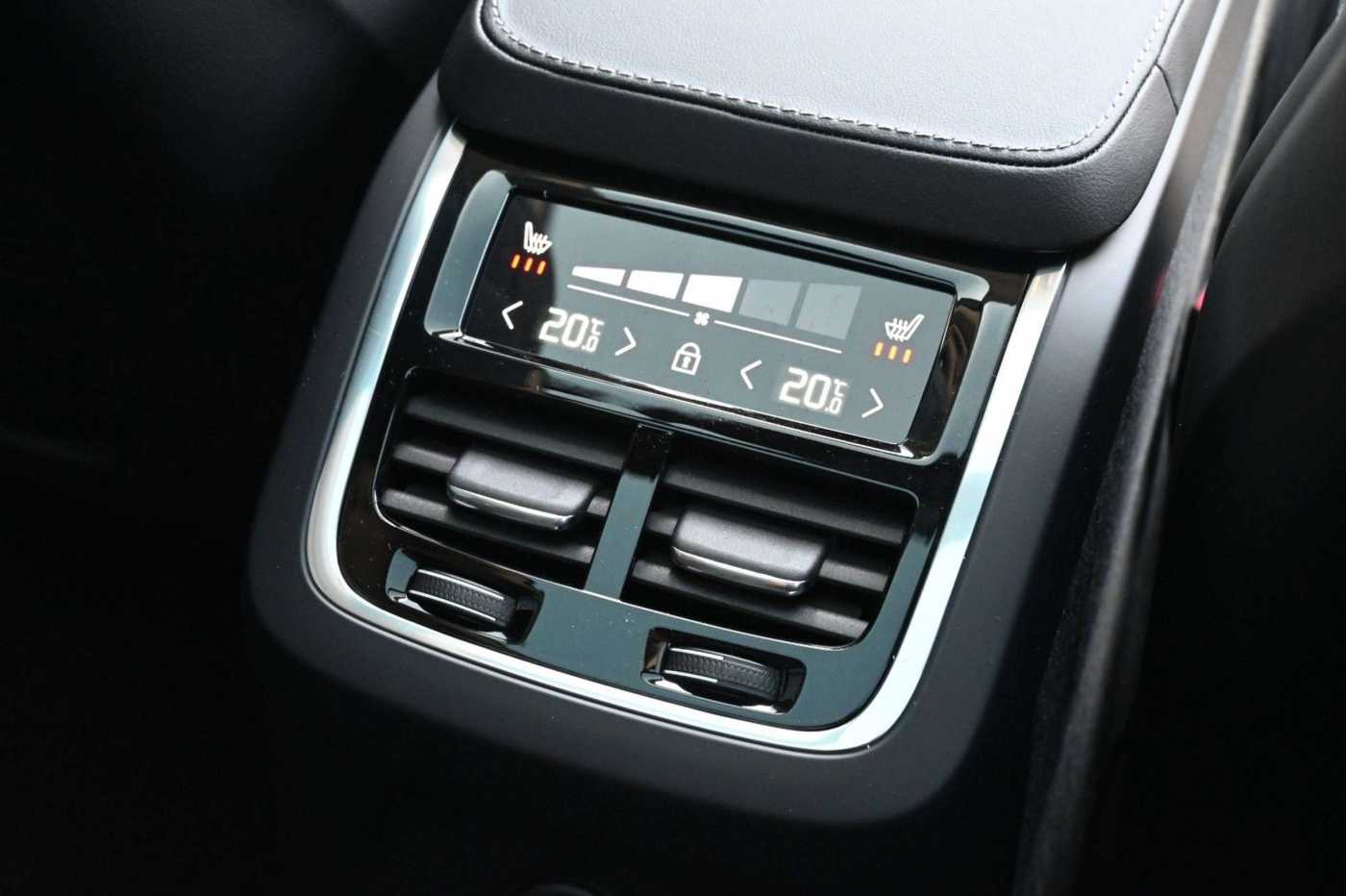Volvo  T8 Recharge AWD Ultra Dark*PANO*B&W*STHZ*QI