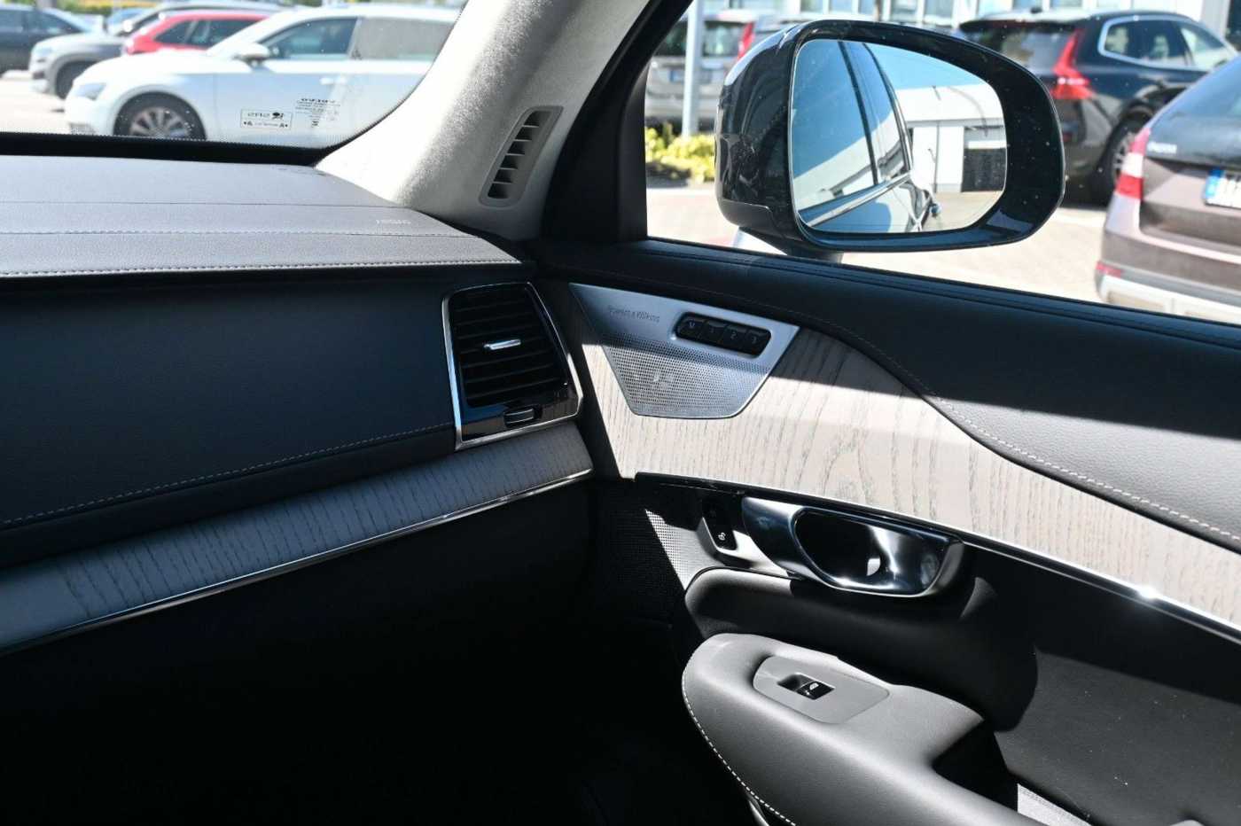 Volvo  T8 Recharge AWD Ultra Dark*PANO*B&W*STHZ*QI