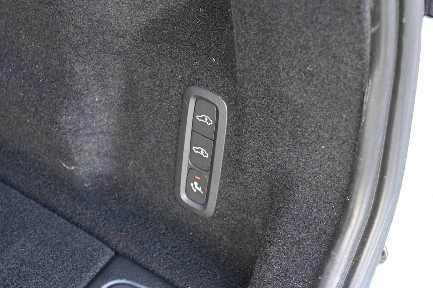 Volvo  B5D AWD R-Design*LUFT*360*H&K*STHZ*HUD*QI