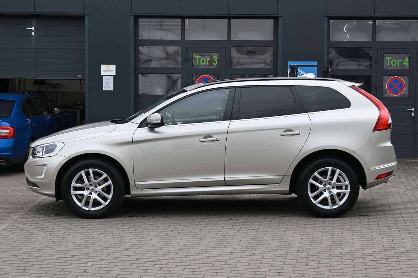 Volvo  D4 Momentum*BLIS*STHZ*PANO*BiXenon*CAM*DAB