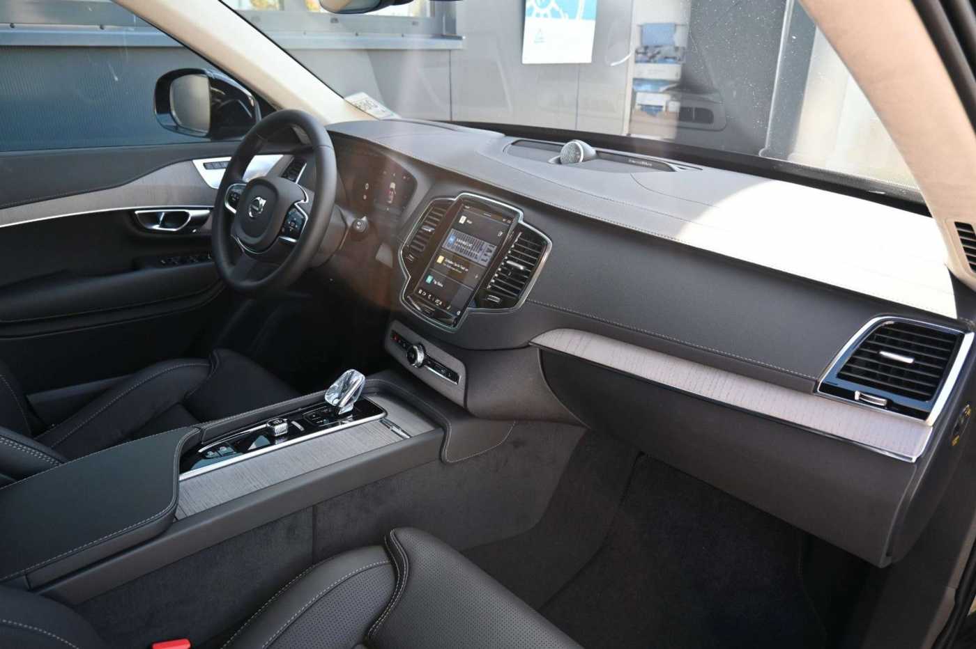 Volvo  T8 Recharge AWD Ultra Dark*PANO*B&W*STHZ*QI