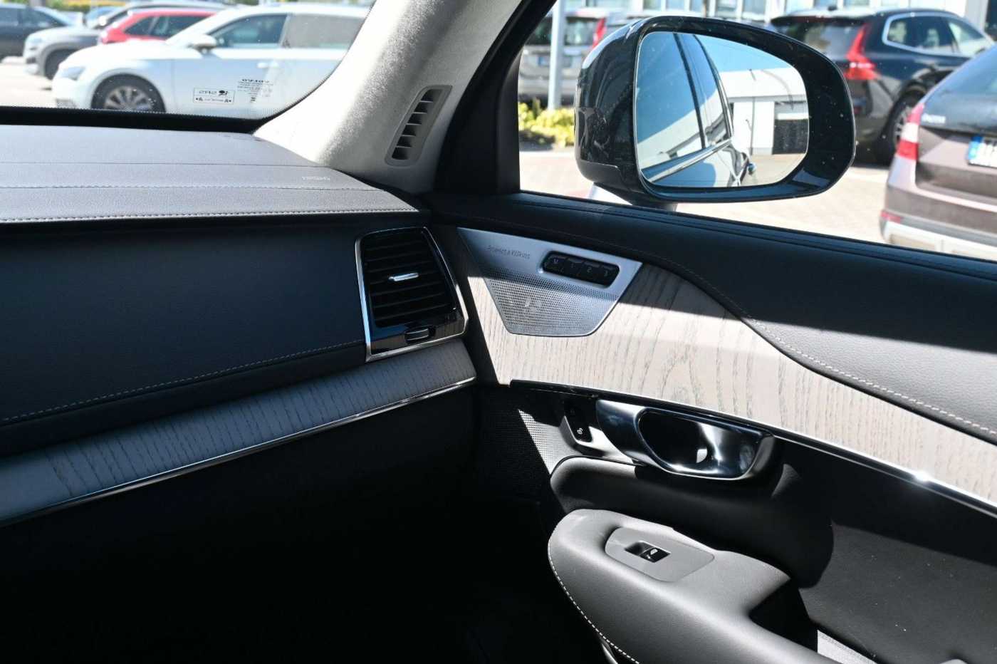 Volvo  T8 Recharge AWD Ultra Dark*PANO*B&W*STHZ*QI