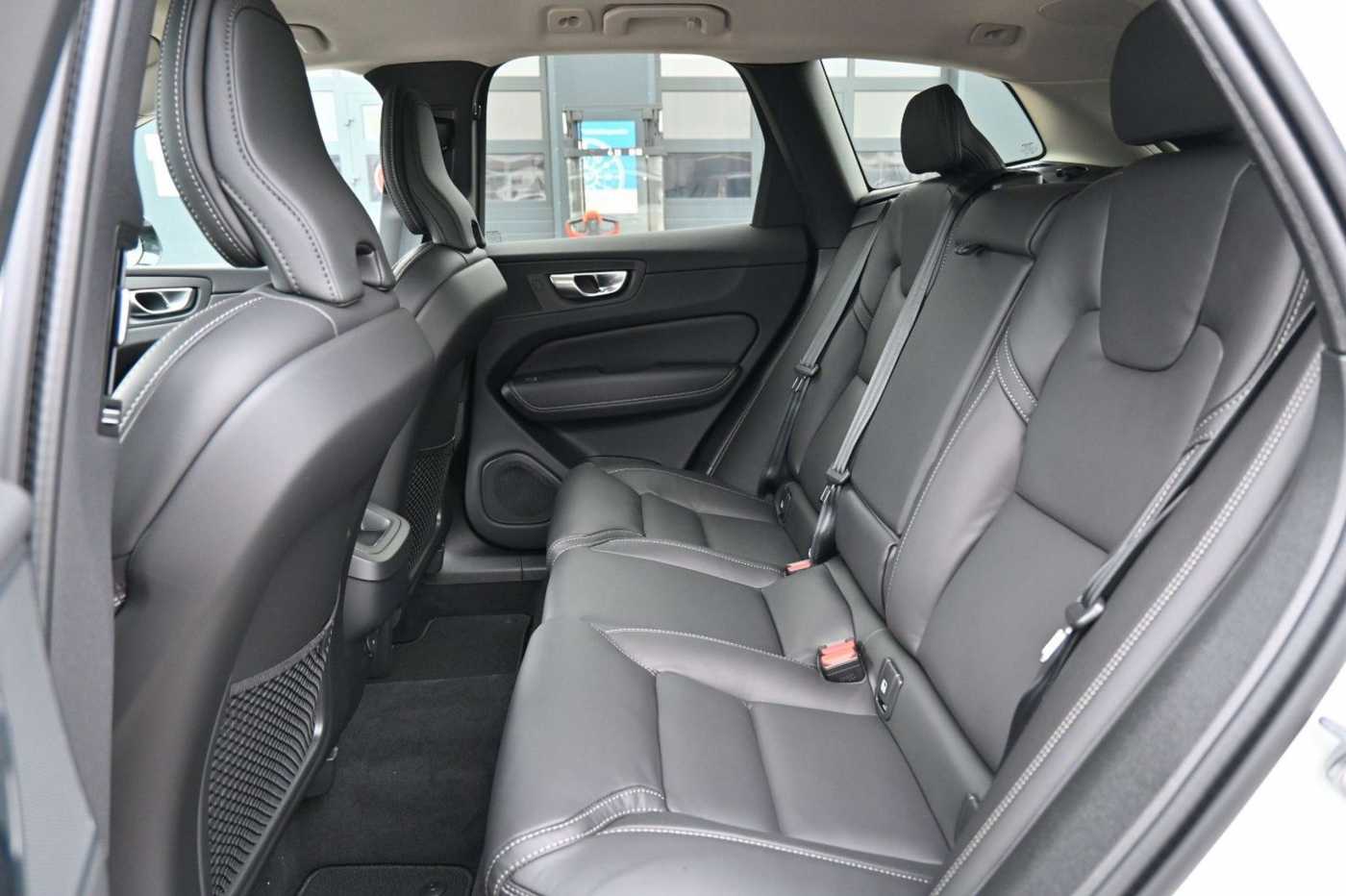 Volvo  B4 D Autom. Plus Dark*STDHZG*360°*H&K*ACC