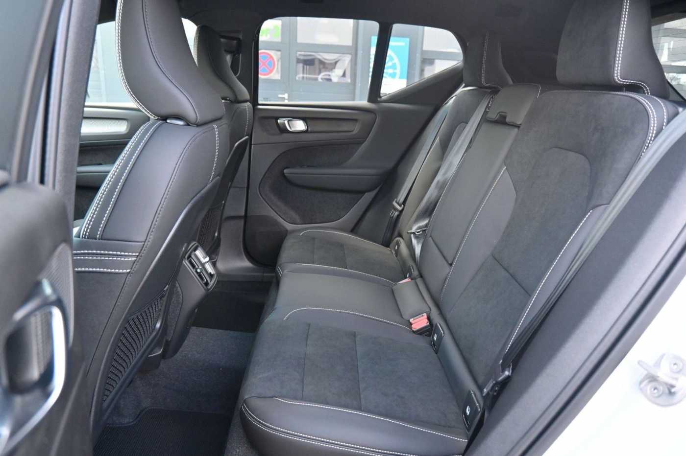 Volvo  B4 DKG Plus Dark*H&K*FSHZG*360°*ACC