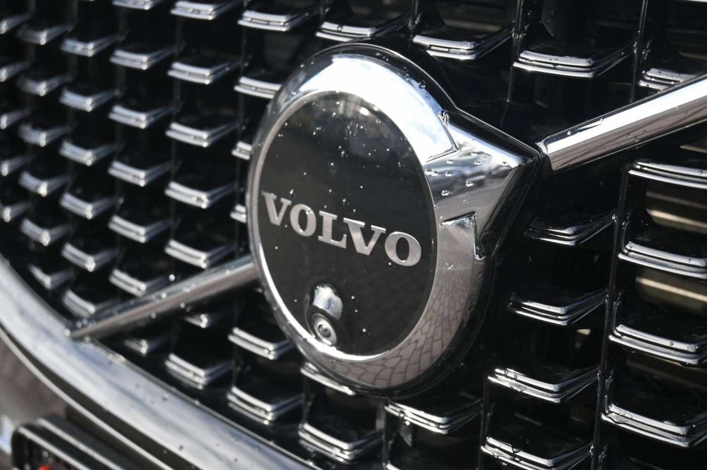 Volvo  B4 D AWD Plus Dark*FSHZG*360°*H&K*ACC