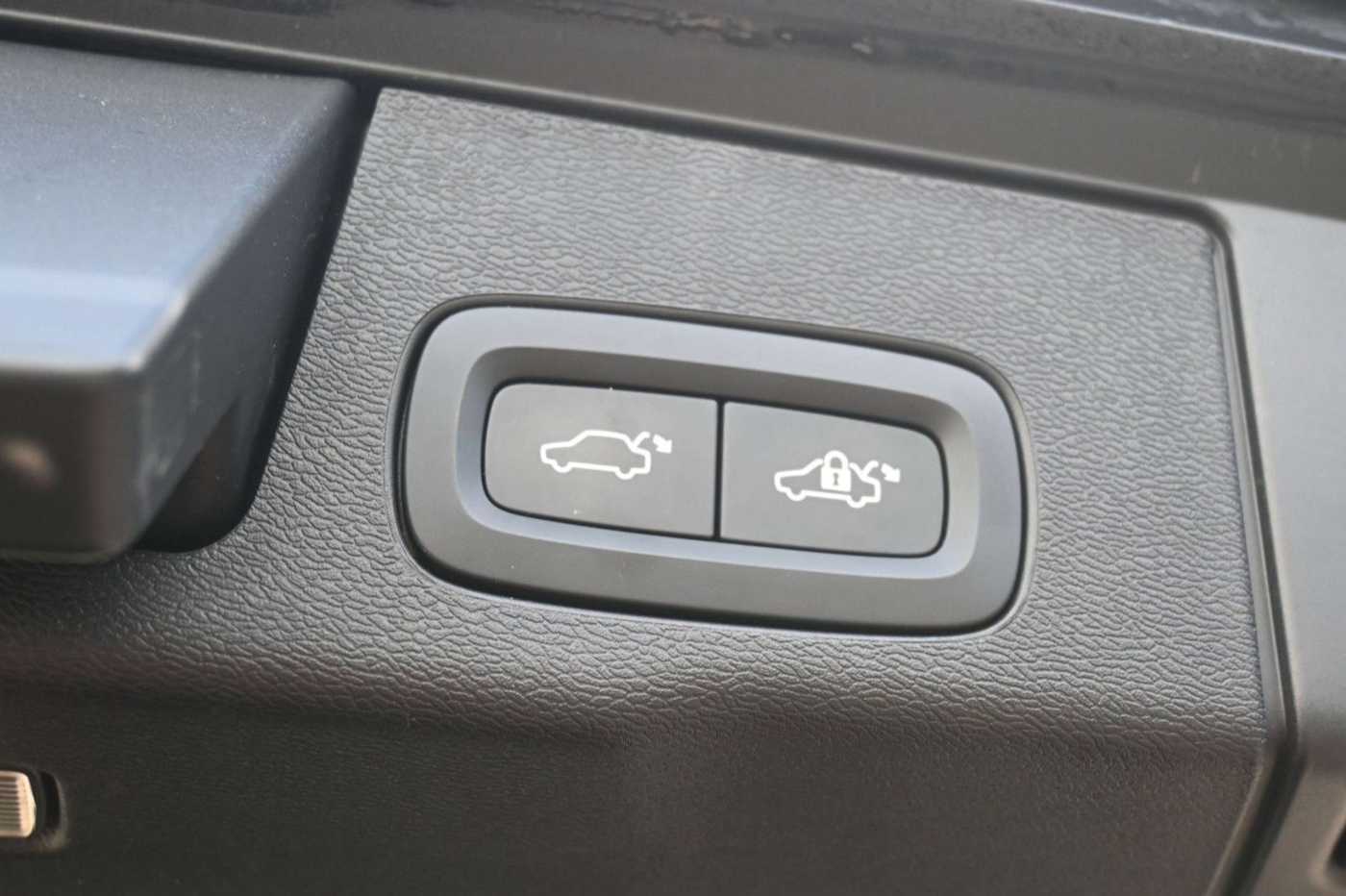 Volvo  B4 D AWD Plus Dark*FSHZG*360°*H&K*ACC