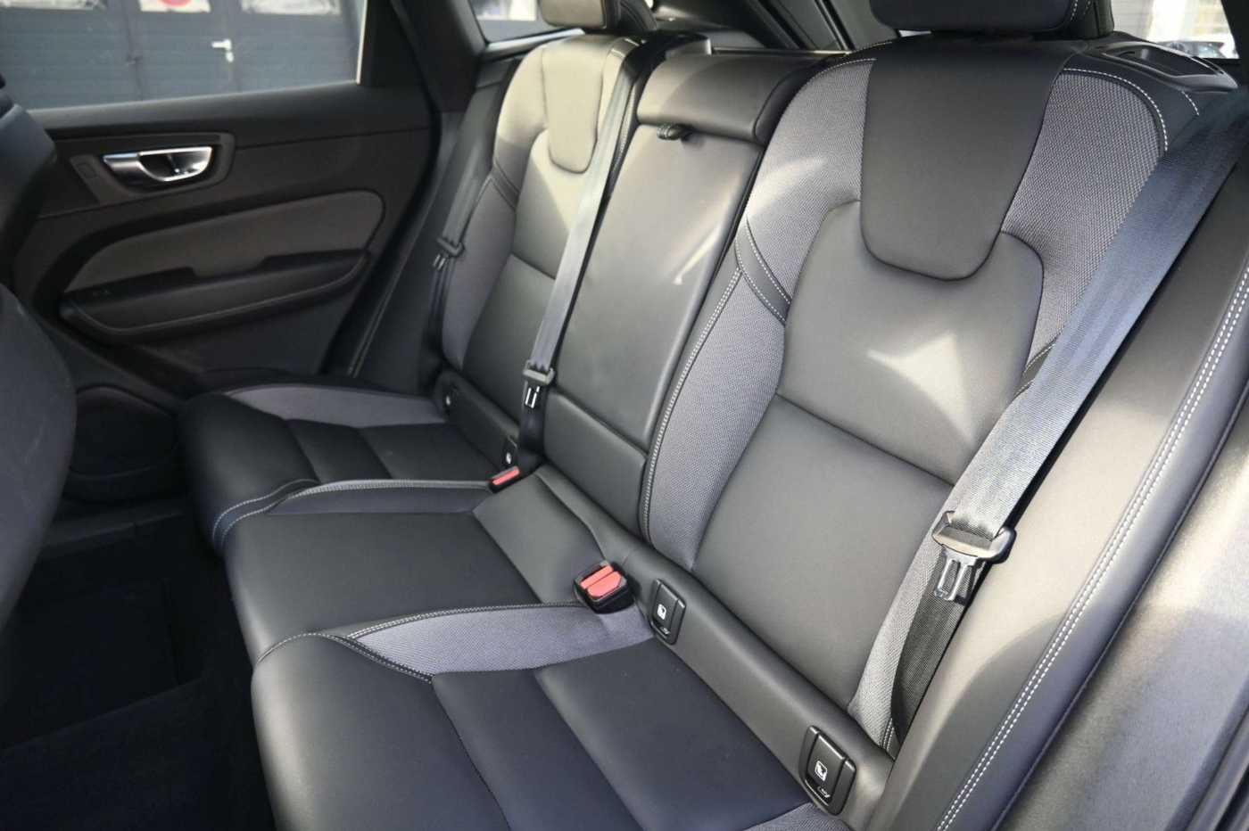 Volvo  B4 D AWD Plus Dark*FSHZG*360°*H&K*ACC