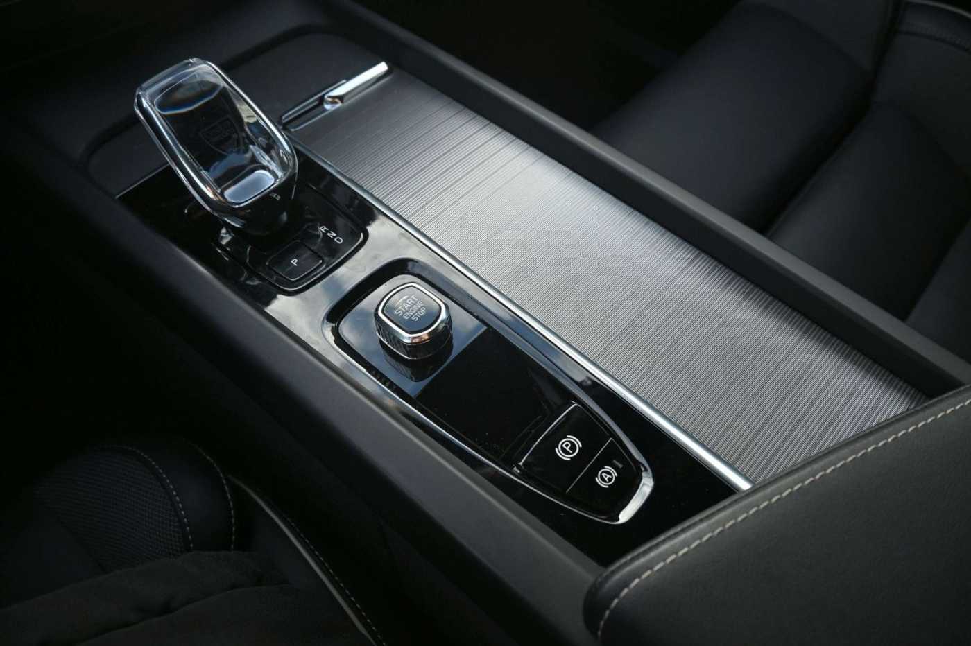 Volvo  B4 D AWD Plus Dark*FSHZG*360°*H&K*ACC
