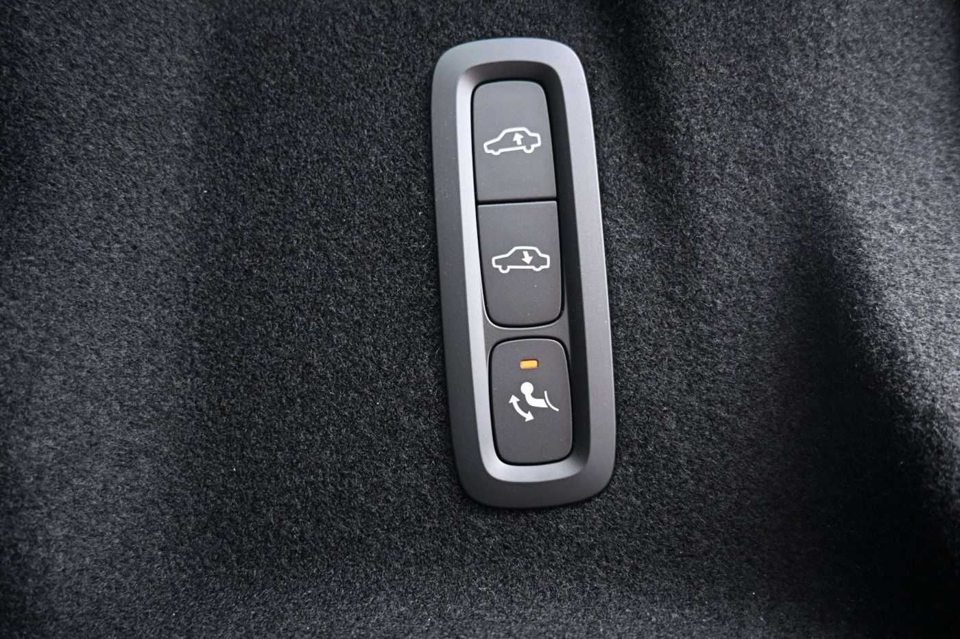 Volvo  B4 D AWD Ultimate Dark*STDHZG*360°*ACC*AHK