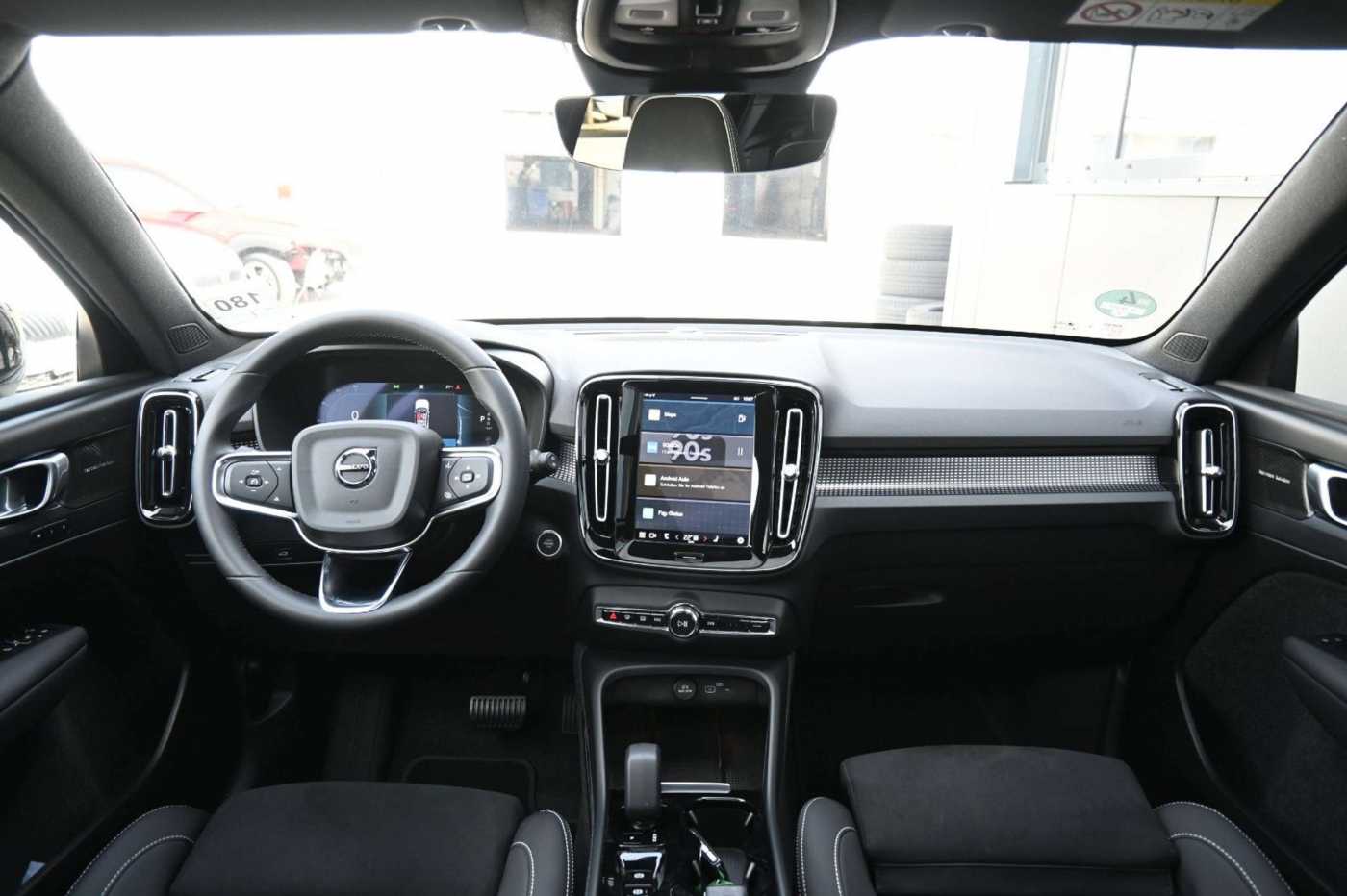 Volvo  B4 Plus Dark*LED*PANO*360*STHZ*H&K*DAB*BLIS