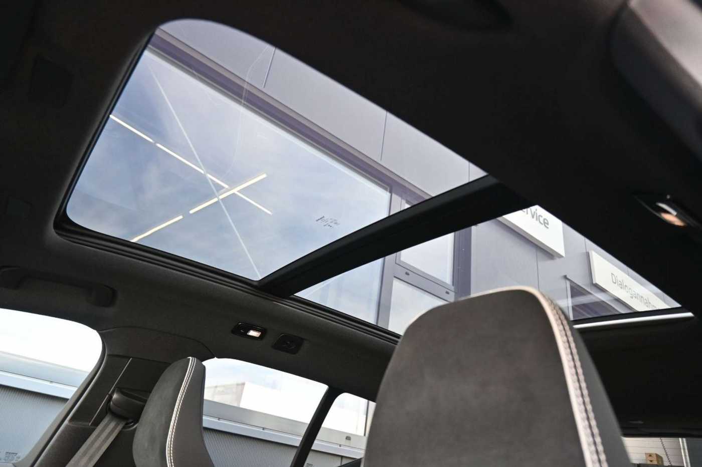 Volvo  B4 Plus Dark*LED*PANO*360*STHZ*H&K*DAB*BLIS