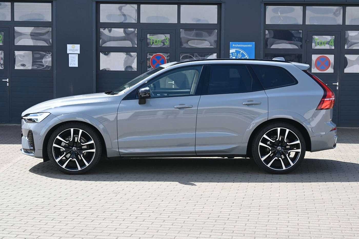 Volvo  B4  AWD Ultimate Dark*PANO*LUFT*B&W*360*AHK