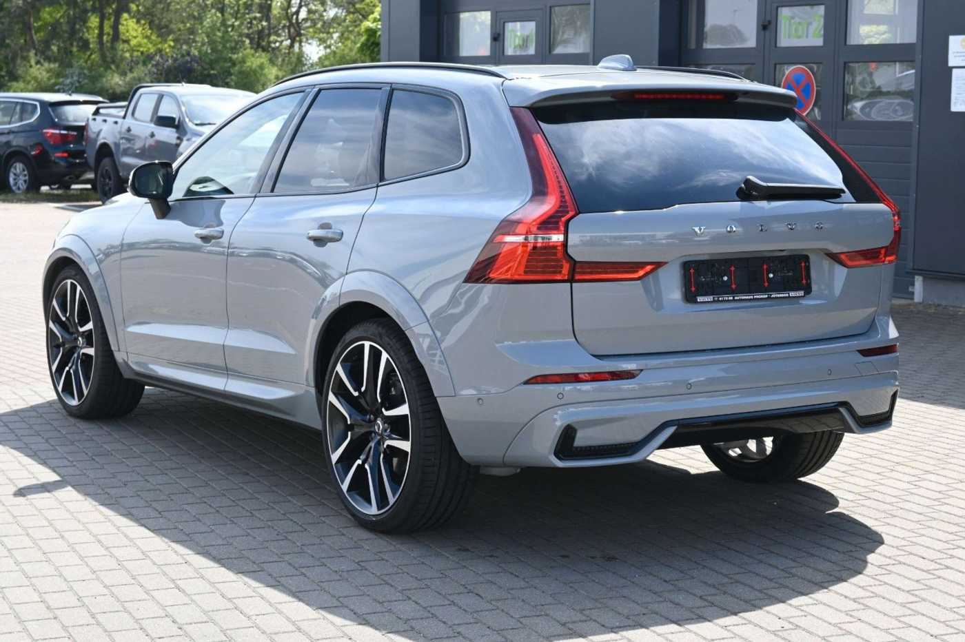 Volvo  B4  AWD Ultimate Dark*PANO*LUFT*B&W*360*AHK