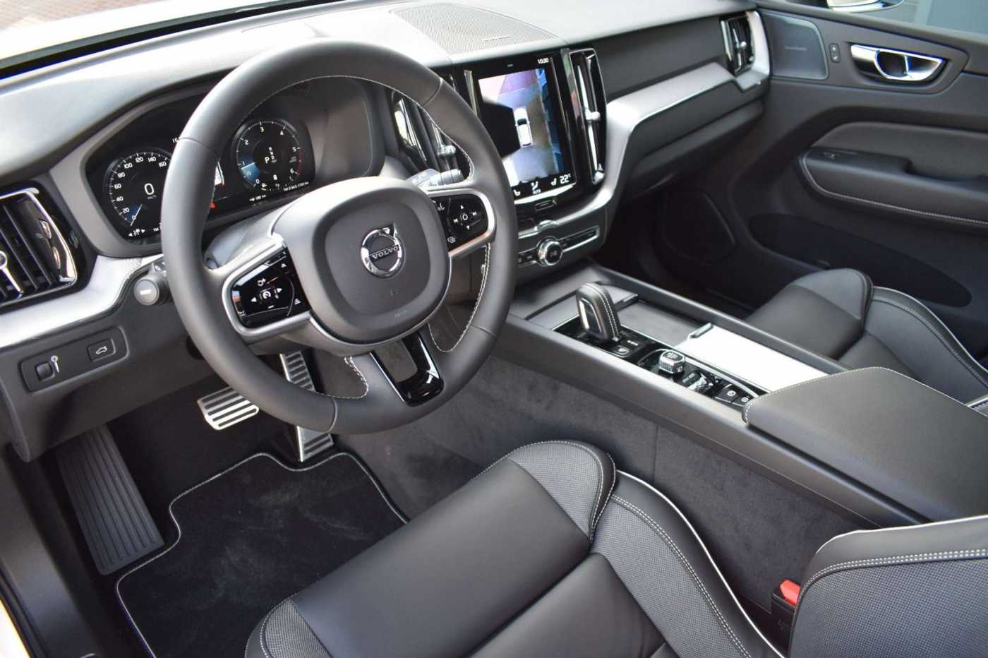Volvo  B4 D AWD Autom.  R-Design*STDHZG*360°*AHK