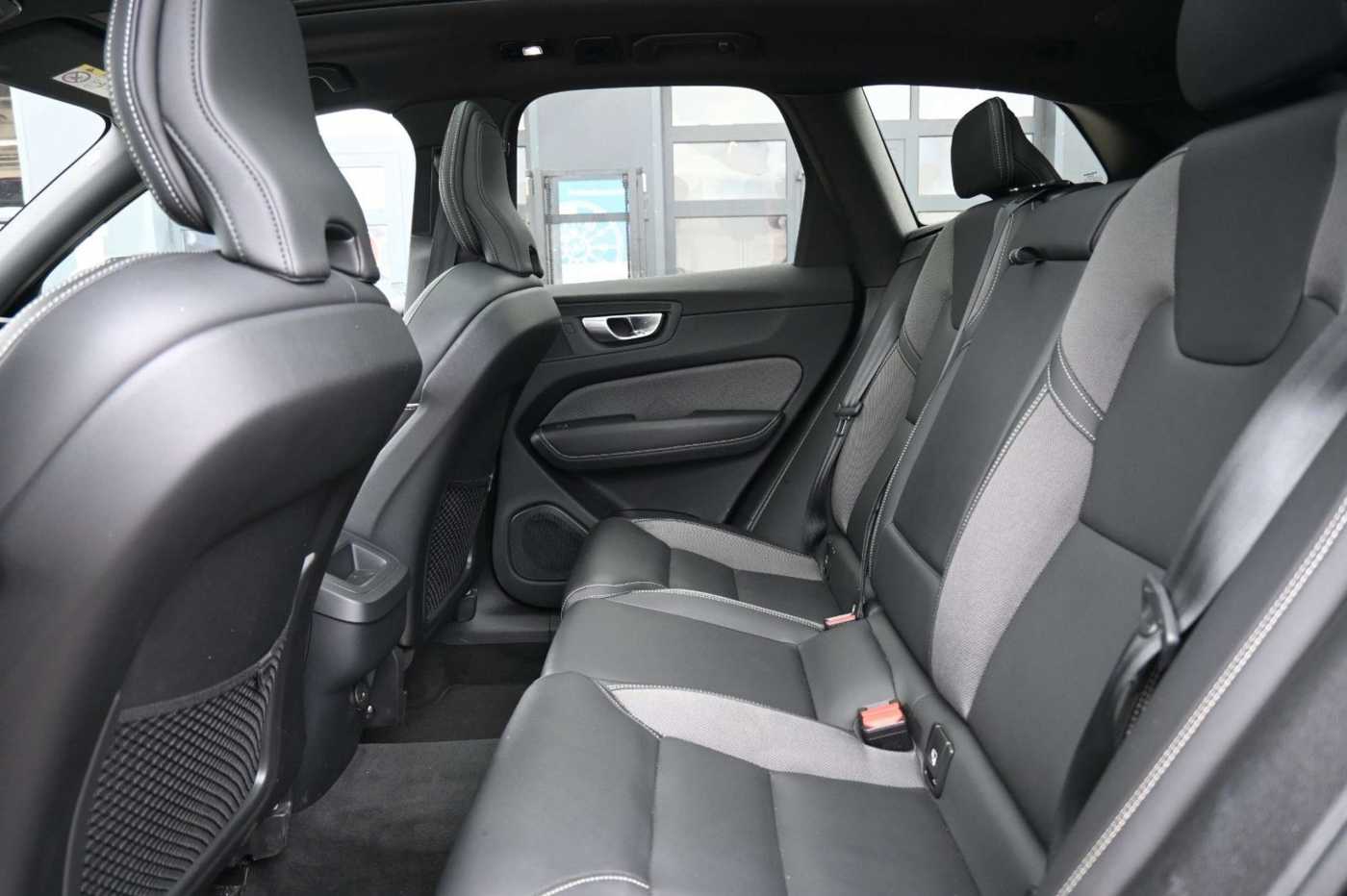 Volvo  B4D Plus Dark*LED*PANO*STHZ*360*H&K*BLIS