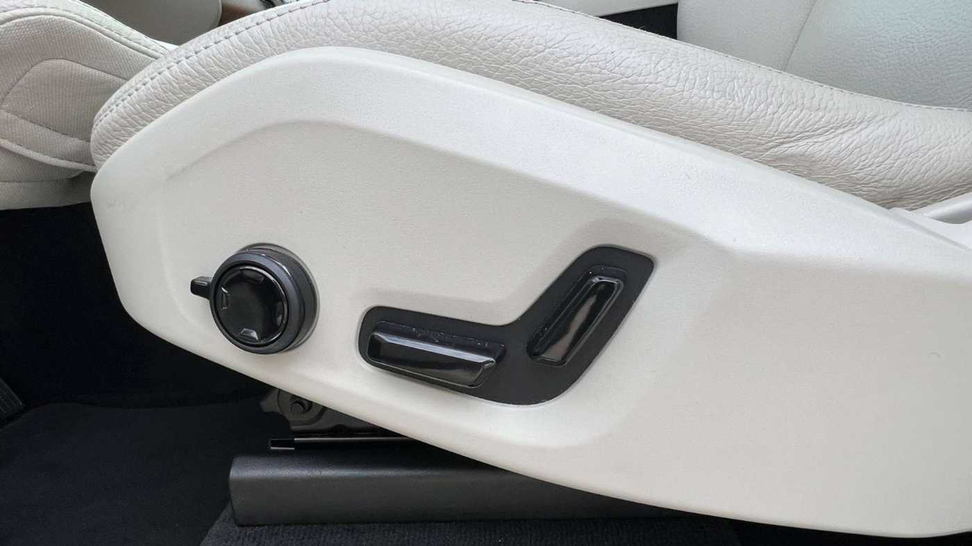 Volvo  Inscription Expression RC Plug-In Hyb*AHK*