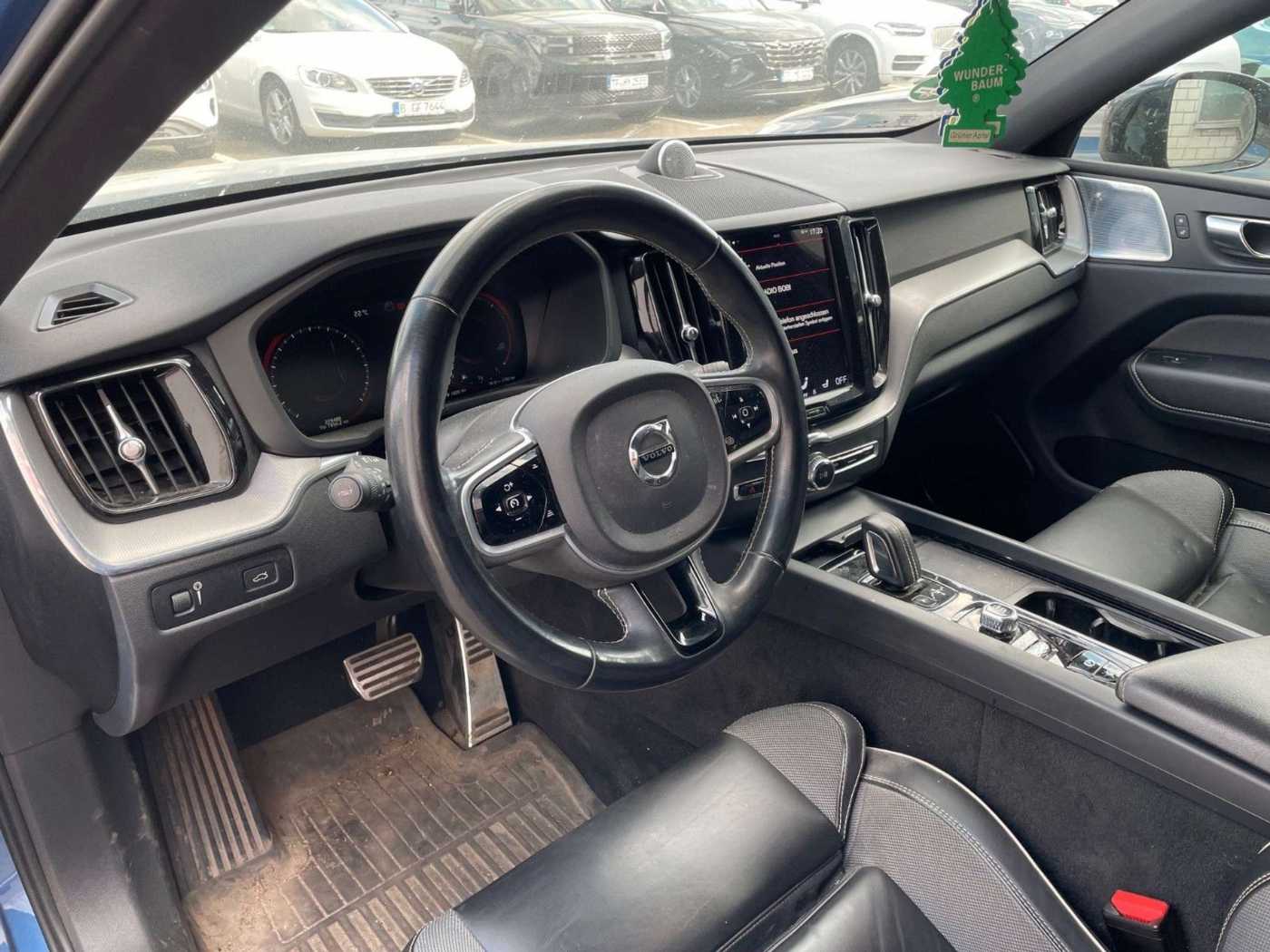 Volvo  B4D R-Design*LED*STHZ*B&W*CAM*BLIS*QI
