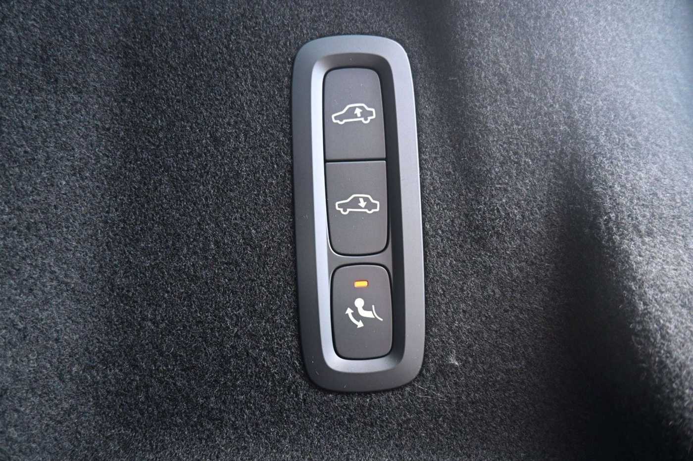 Volvo  B4 D AWD Ultimate Dark*STDHZG*360°*LUFT*ACC