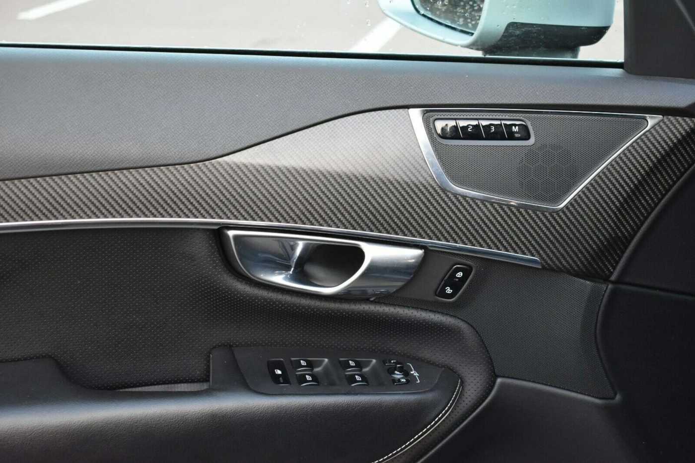 Volvo  D5 R-Design*LED*LUFT*RFK*7Si*