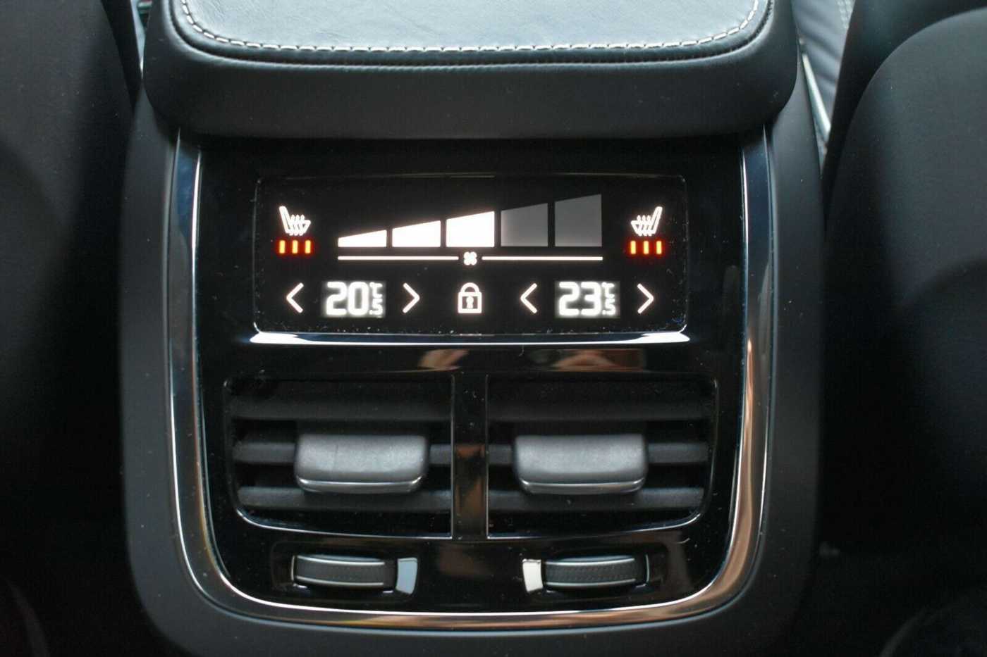 Volvo  D5 R-Design*LED*LUFT*RFK*7Si*
