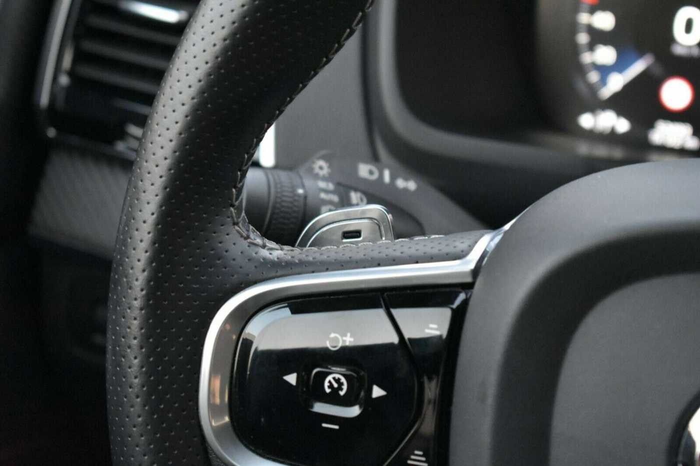 Volvo  D5 R-Design*LED*LUFT*RFK*7Si*