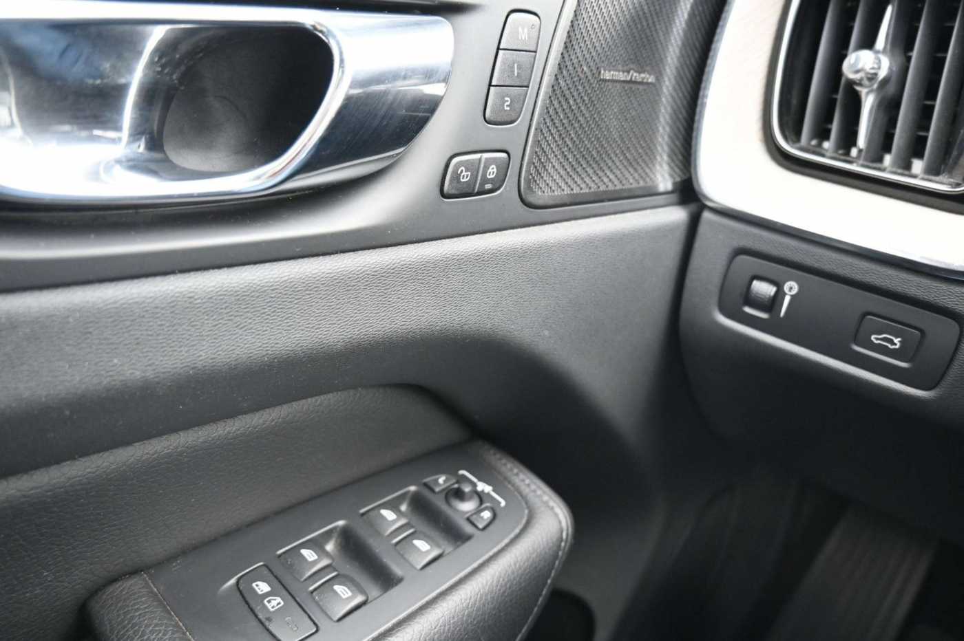 Volvo  D4 FWD Autom. Inscription*STDHZG*PANO*ACC*