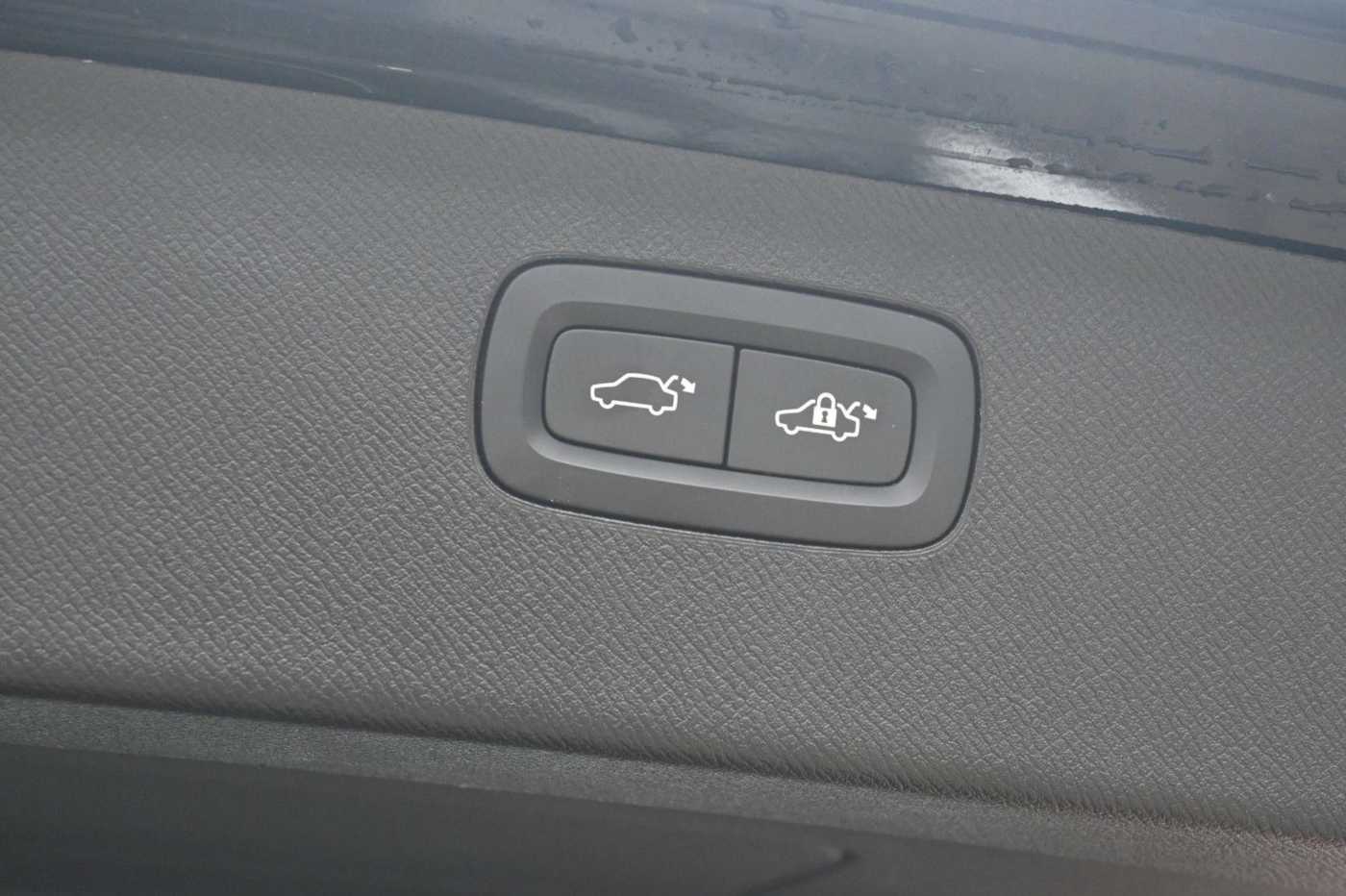 Volvo  Ultimate Bright AWD *HUD*AHK*B&W*MASS*PANO*