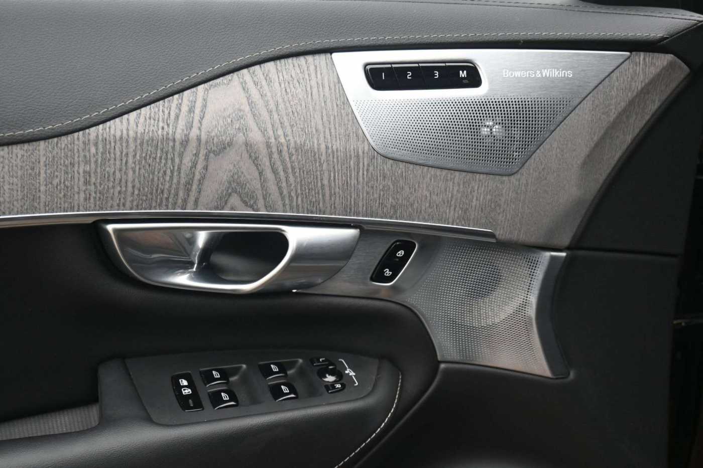 Volvo  Ultimate Bright AWD *HUD*AHK*B&W*MASS*PANO*