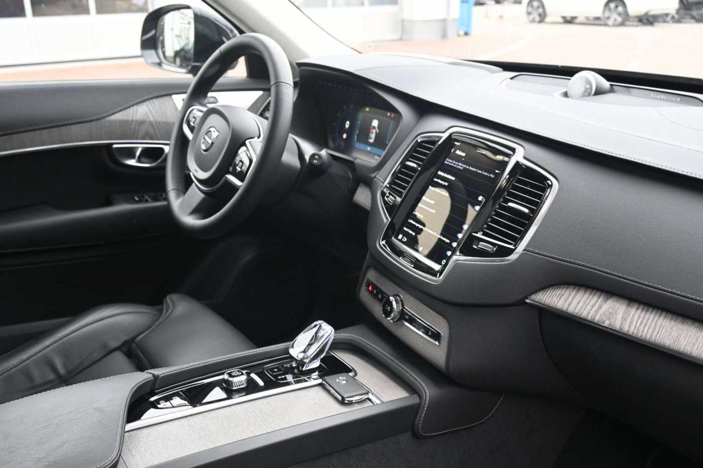Volvo  Ultimate Bright AWD *HUD*AHK*B&W*MASS*PANO*