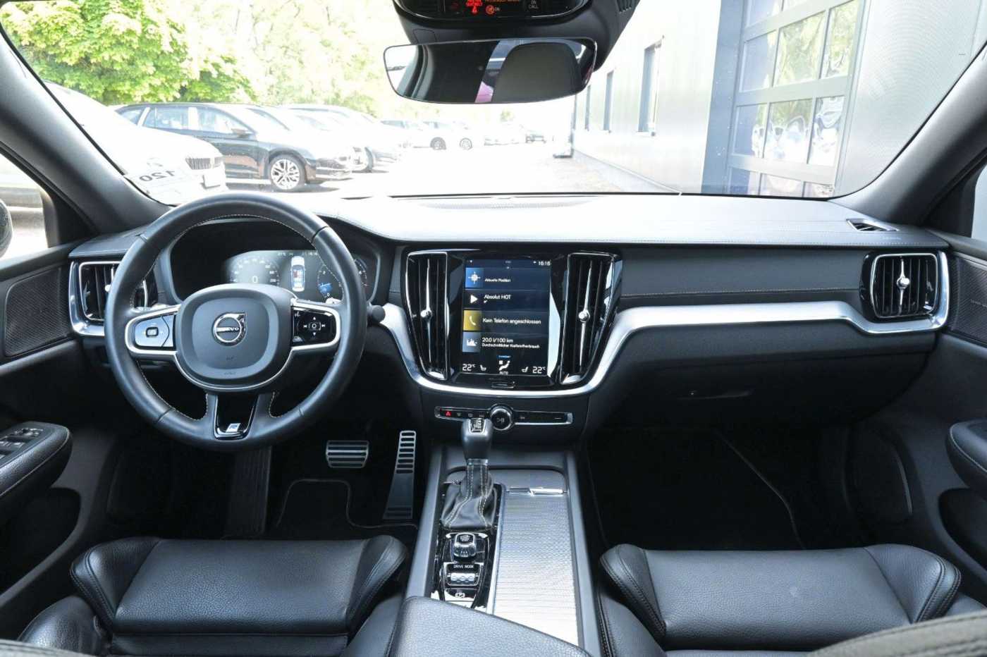 Volvo  T4 R-Design*LED*PANO*360*H&K*STHZ*HUD*DAB+
