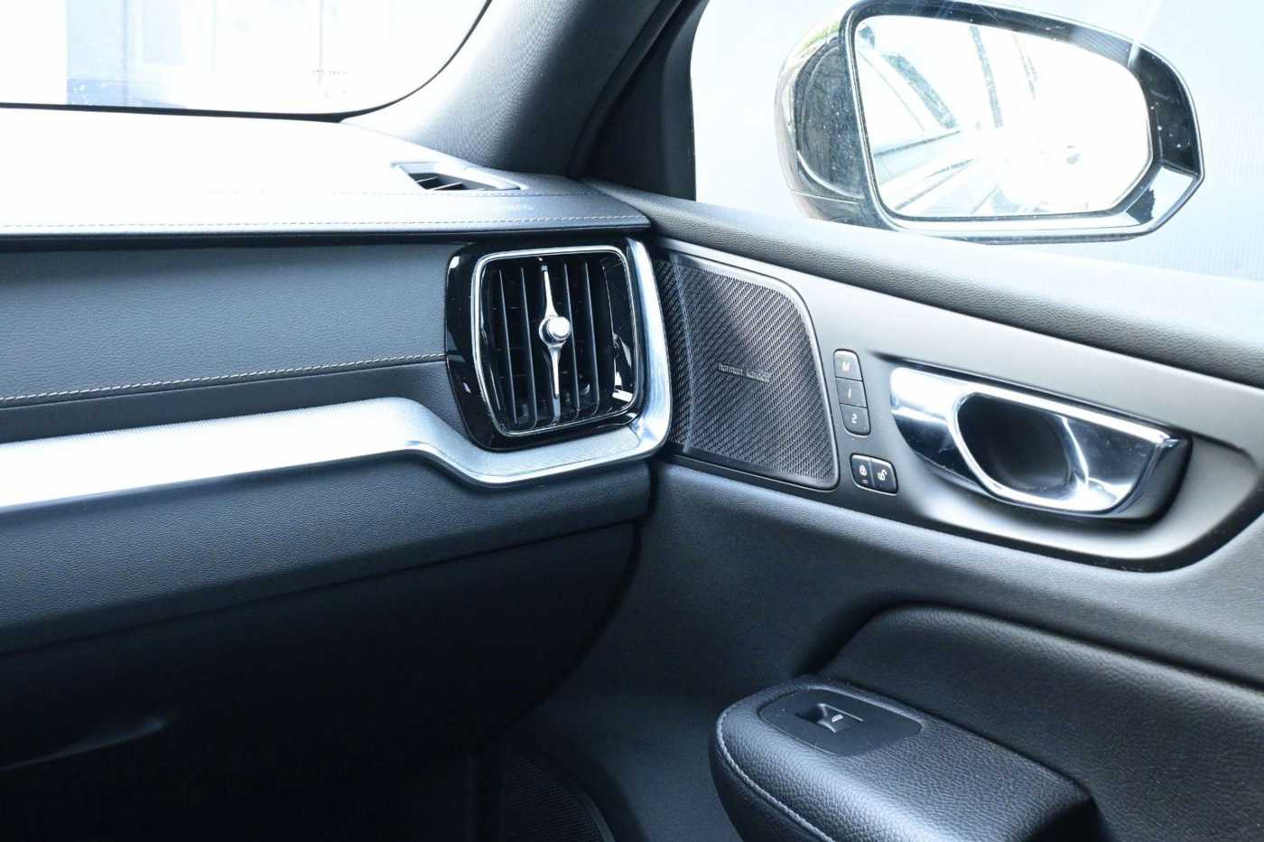 Volvo  T4 R-Design*LED*PANO*360*H&K*STHZ*HUD*DAB+
