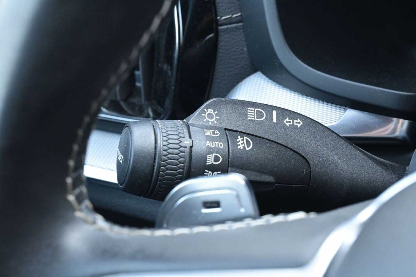 Volvo  T4 R-Design*LED*PANO*360*H&K*STHZ*HUD*DAB+