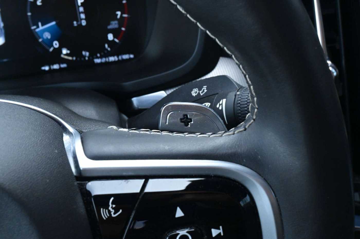 Volvo  T4 R-Design*LED*PANO*360*H&K*STHZ*HUD*DAB+