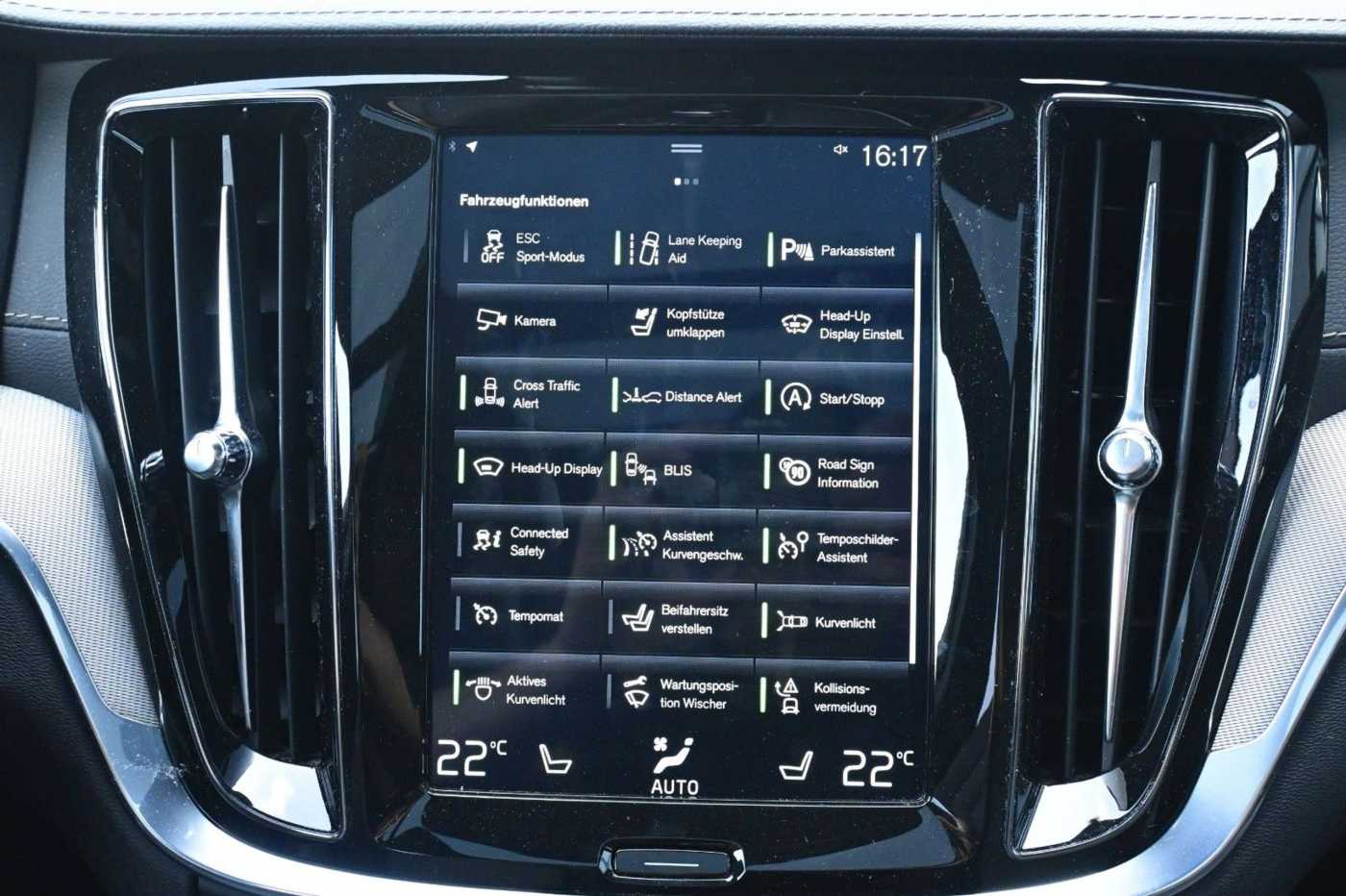 Volvo  T4 R-Design*LED*PANO*360*H&K*STHZ*HUD*DAB+